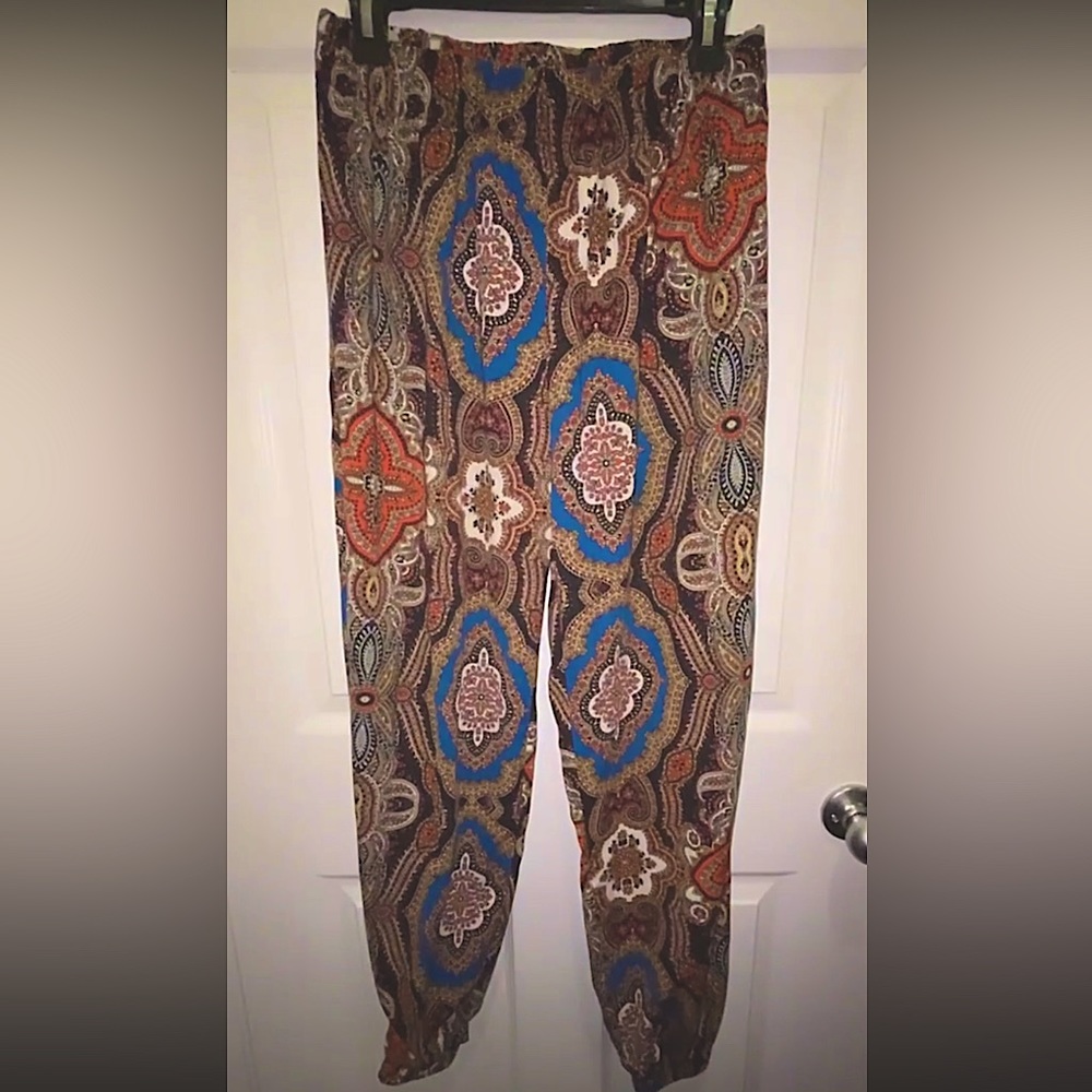 6/$25 Patterned trousers